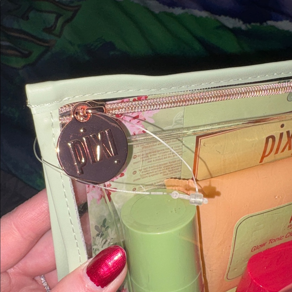 BRAND NEW UNOPENED Pixi Skincare Essentials in Mint and Peach Pouch - Picture 4 of 4